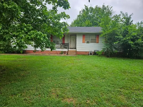 1127 Twin Oak Dr, Murfreesboro, TN 37130