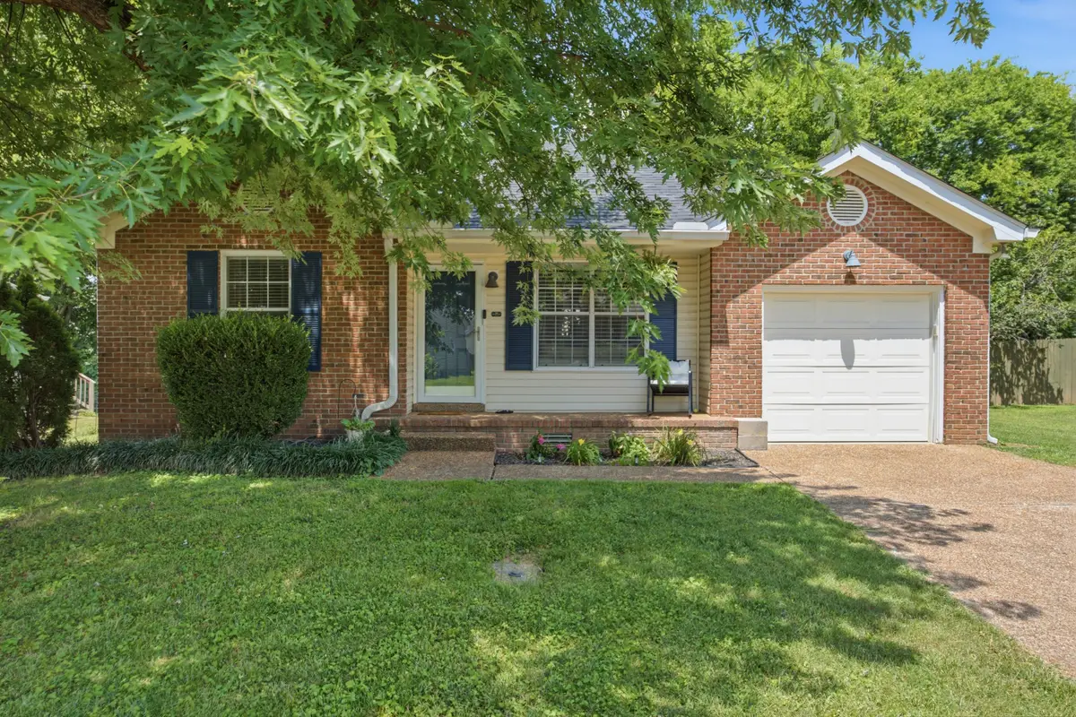 365 N Birchwood Dr, Hendersonville, TN 37075 - #1