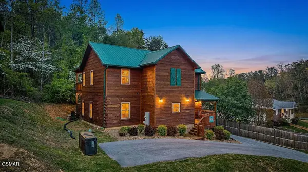 2918 Fiddlers Creek Way, Pigeon Forge, TN 37863