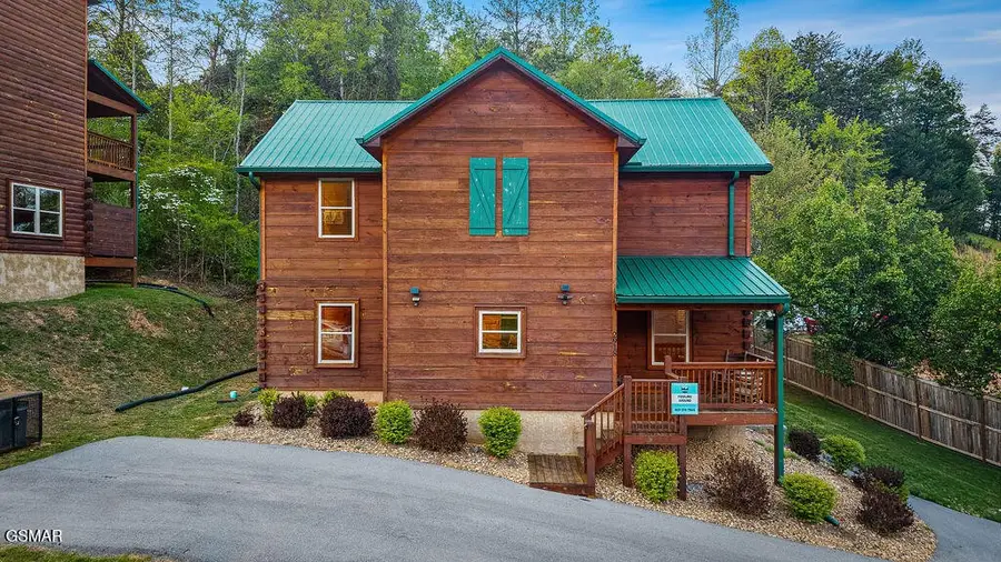 2918 Fiddlers Creek Way, Pigeon Forge, TN 37863 - #2