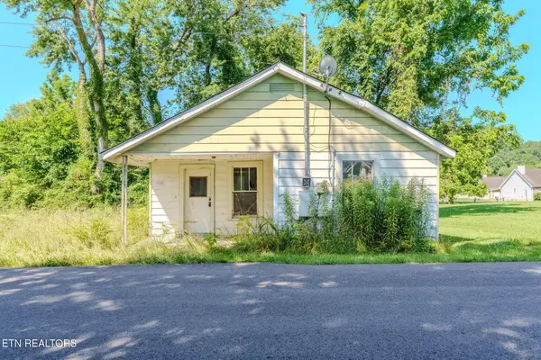 3208 Black Oak St, Pigeon Forge, TN 37863