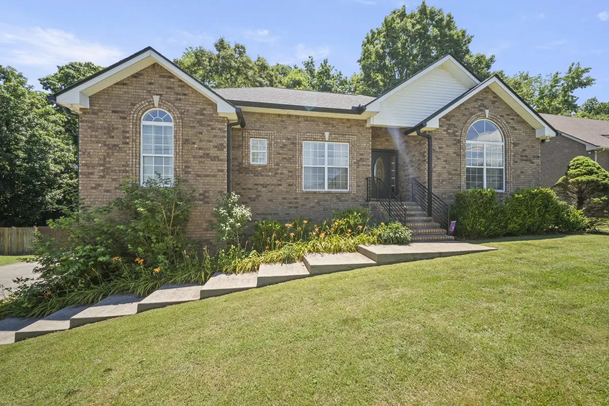 4092 Summit Dr, Greenbrier, TN 37073 - #1