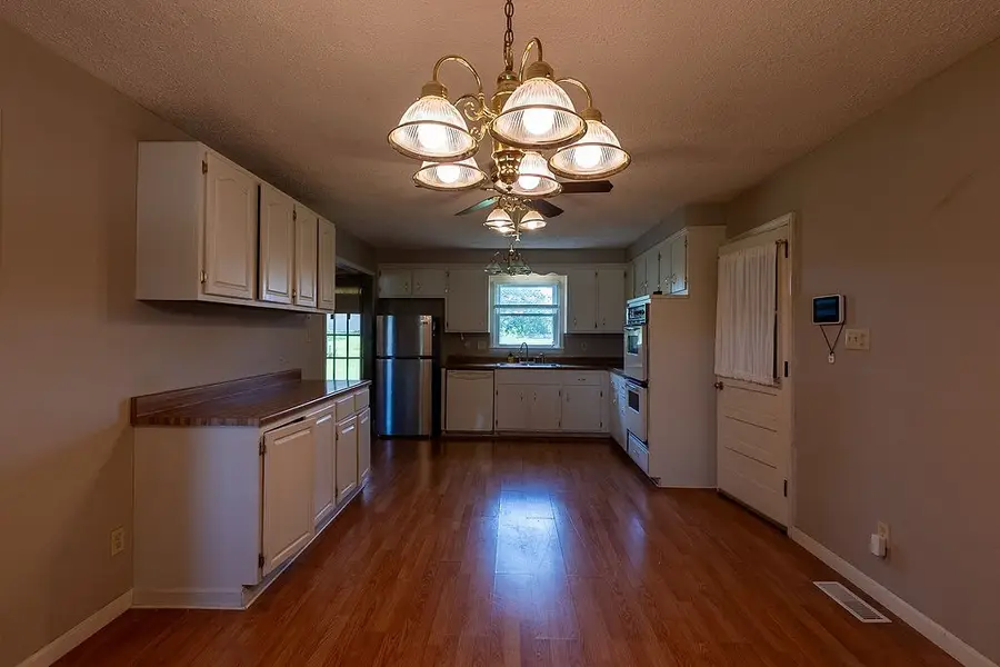 1200 Pin Oak Dr, Hopkinsville, KY 42240 - #3