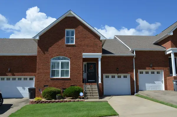 105 Annalise Dr, Clarksville, TN 37043
