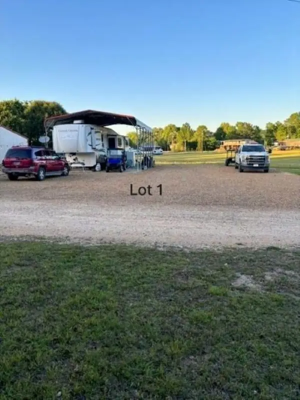 140 Pevahouse Camp Cir, Decaturville, TN 38329