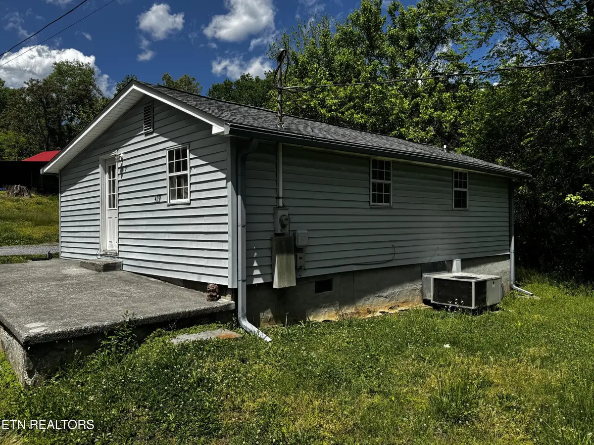 409 Jarnigan St, Clinton, TN 37716 - #1