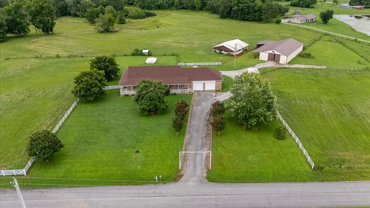 158 Big Springs Rd, Lawrenceburg, TN 38464 - #1
