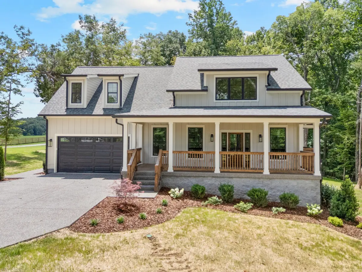 910 Steele Rd, Charlotte, TN 37036 - #1