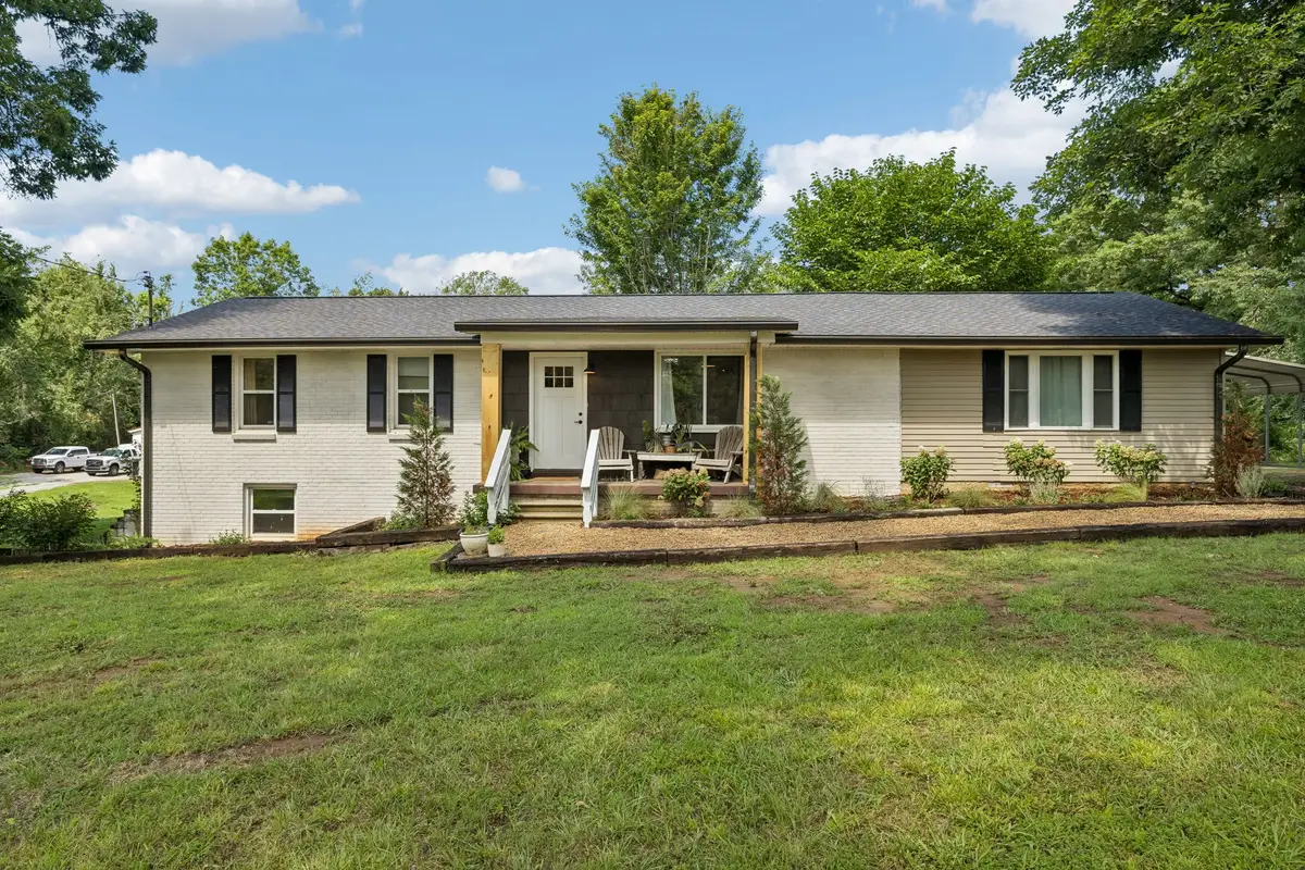 9062 E 40 Rd, Bon Aqua, TN 37025 - #1
