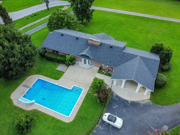1002 Allenwood Dr, Ashland City, TN 37015