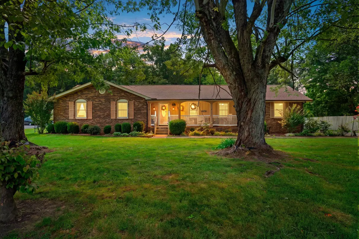607 N Palmers Chapel Rd, White House, TN 37188 - #1