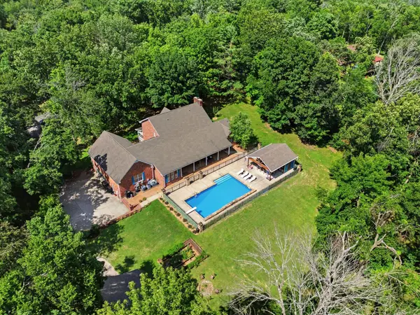 1122 Longview Dr, Hendersonville, TN 37075