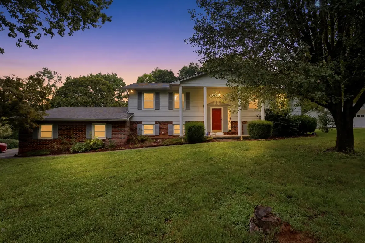 3088 Dixie Lee Cir, Lenoir City, TN 37772 - #1
