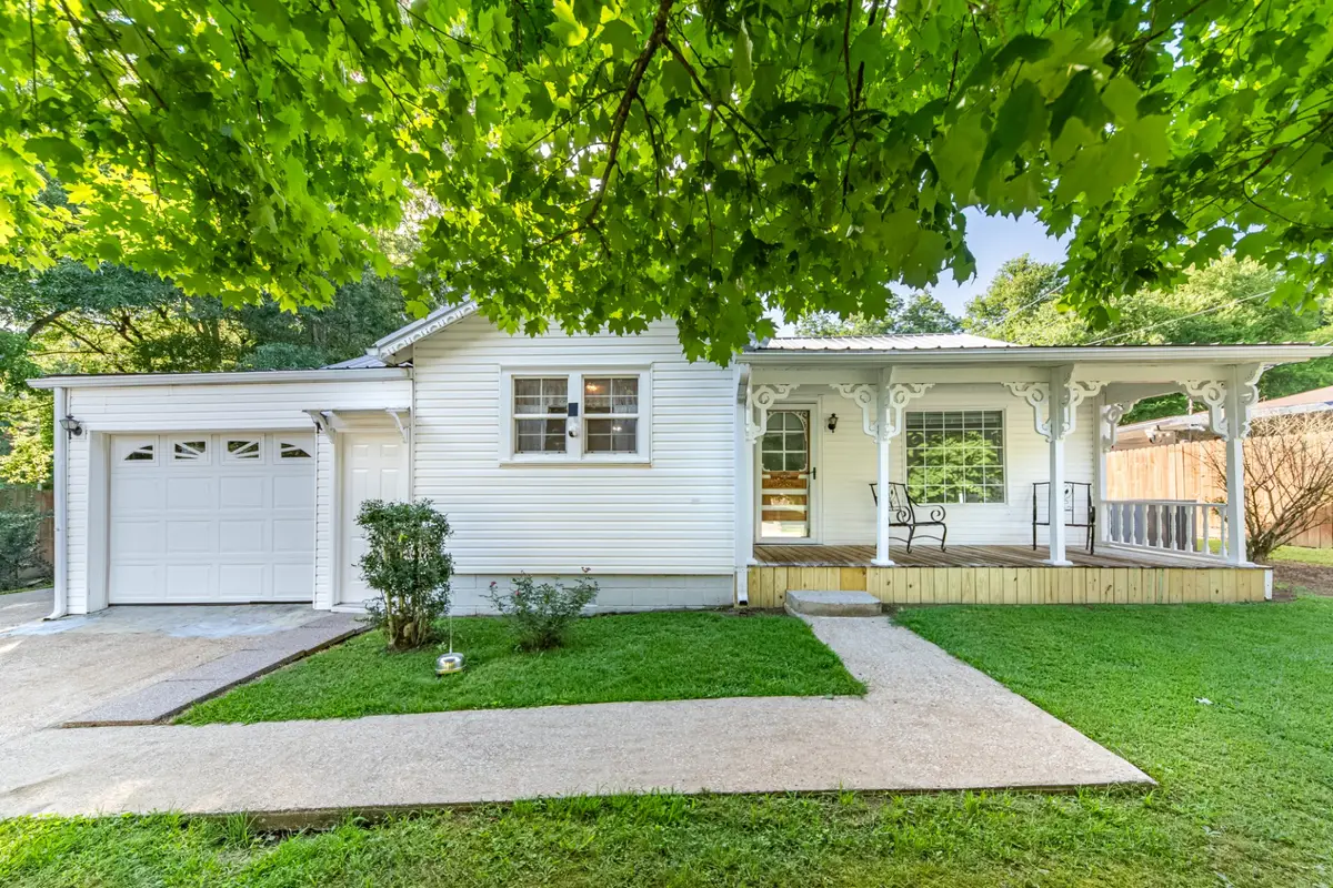 428 Valley View Dr, Pulaski, TN 38478 - #1