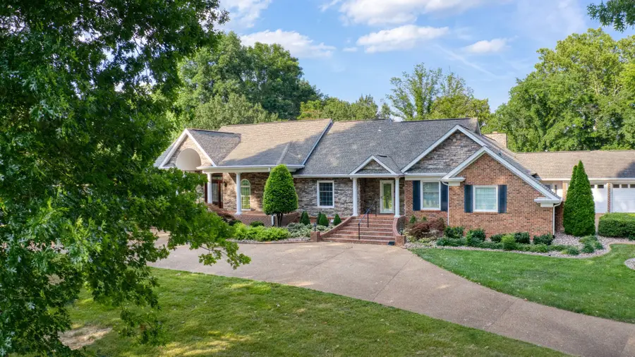 363 Fairway Dr, Clarksville, TN 37043 - #2