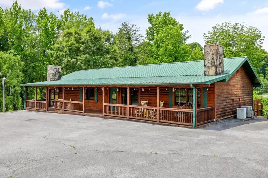 2834 Florence Dr, Pigeon Forge, TN 37863 - #3