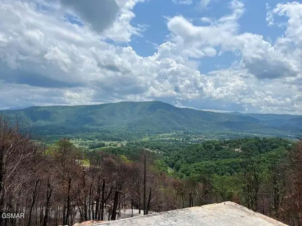 2518 Hatcher Mtn Road, Sevierville, TN 37862