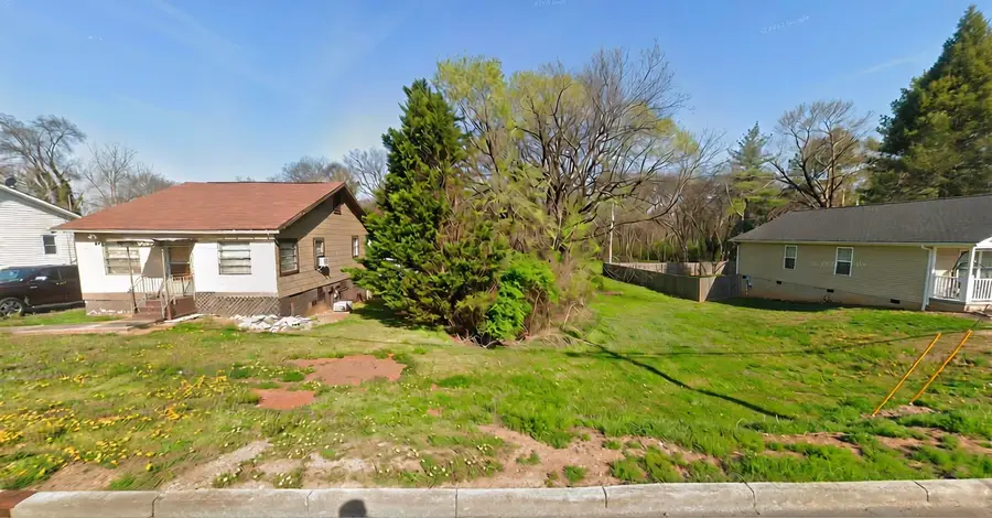 427 E Lincoln Rd, Alcoa, TN 37701 - #2