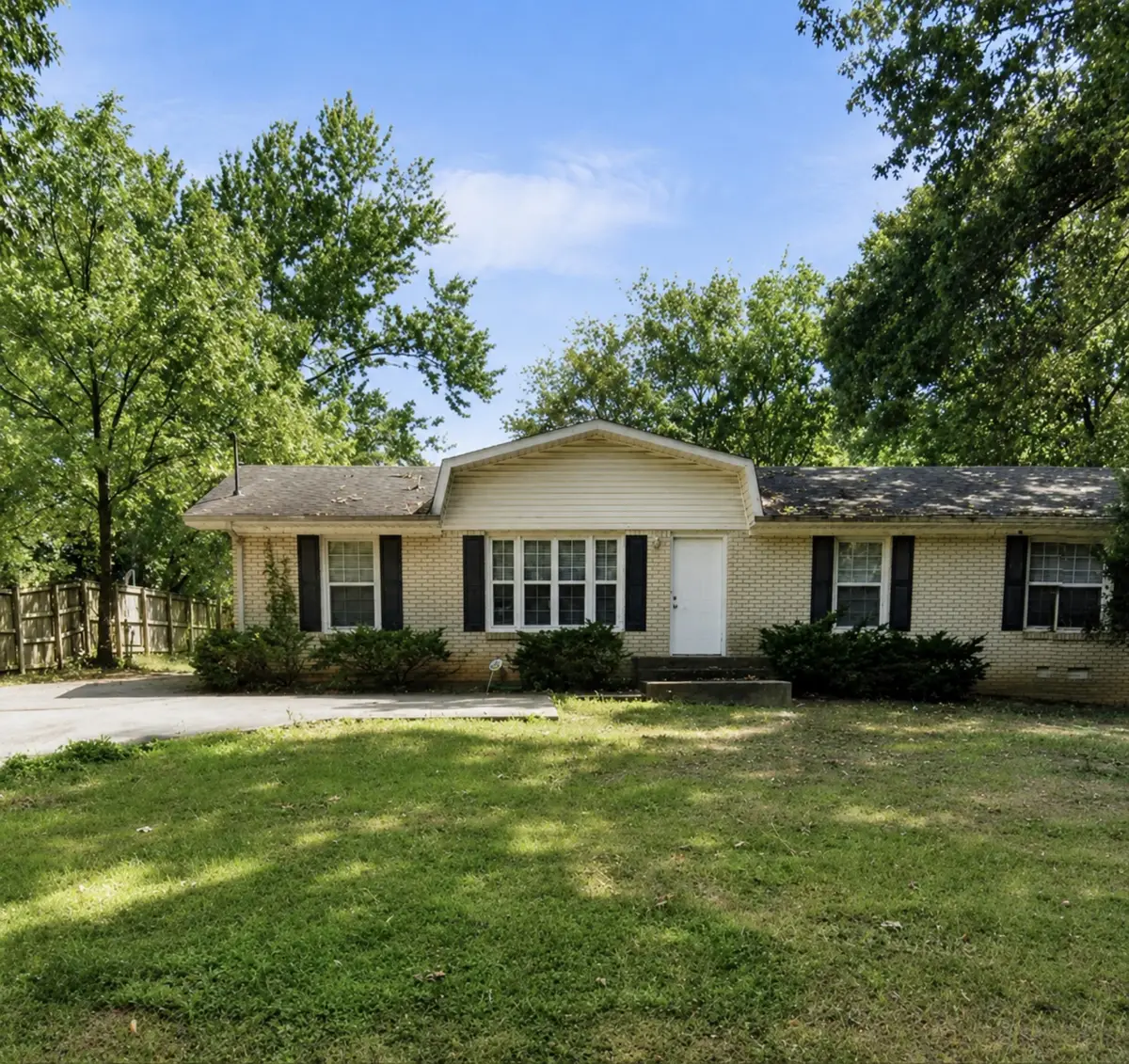 292 Lafayette Rd, Clarksville, TN 37042 - #1