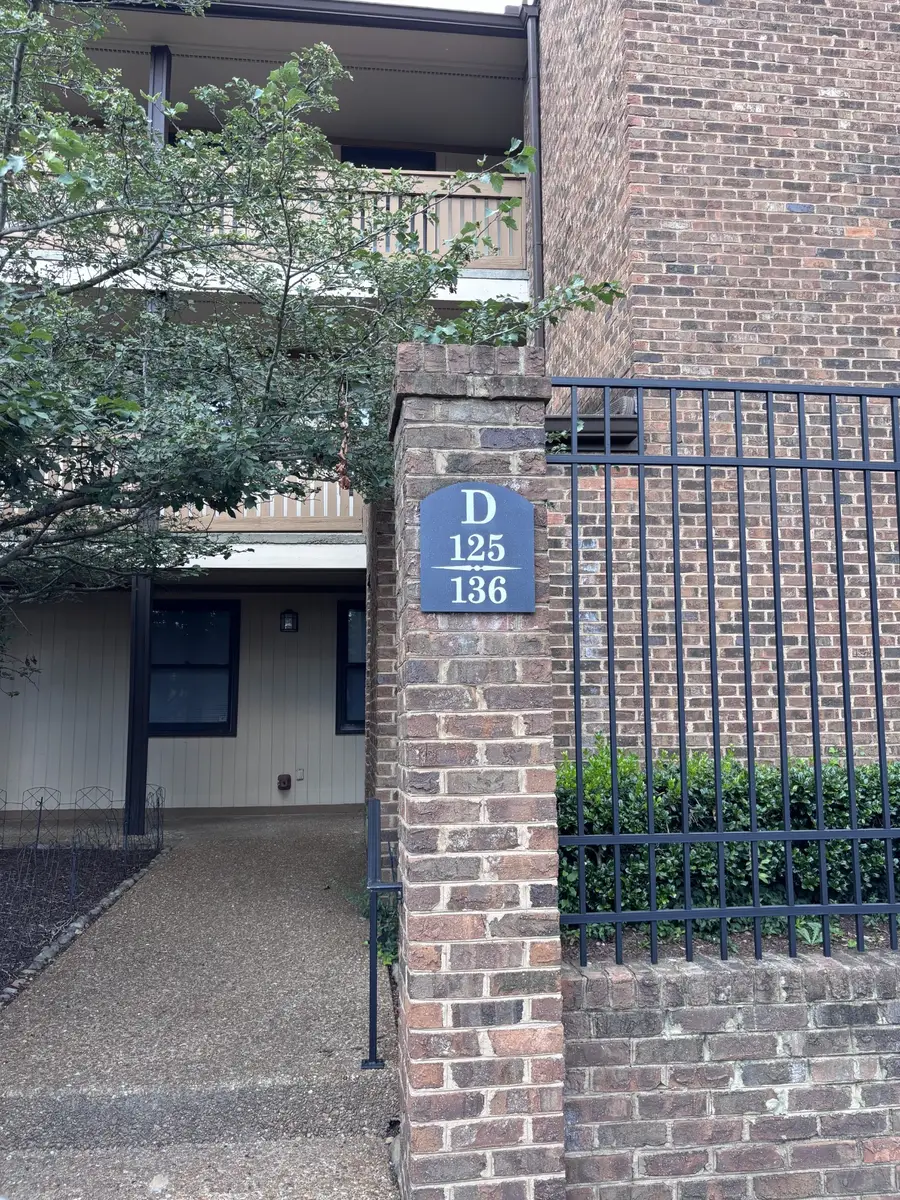 136 Hillsboro Pl, Nashville, TN 37215 - #3