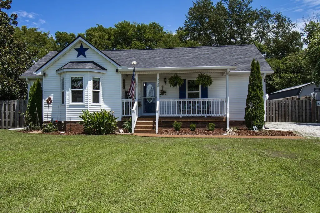3928 Hearthstone Dr, Chapel Hill, TN 37034 - #1
