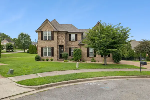 208 Chapel Ct S, Hendersonville, TN 37075