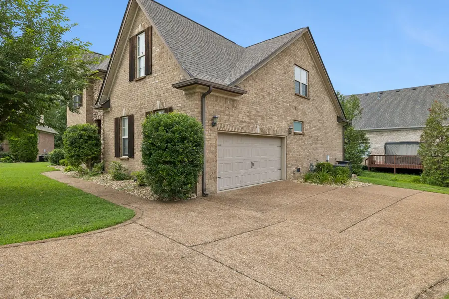 208 Chapel Ct S, Hendersonville, TN 37075 - #3
