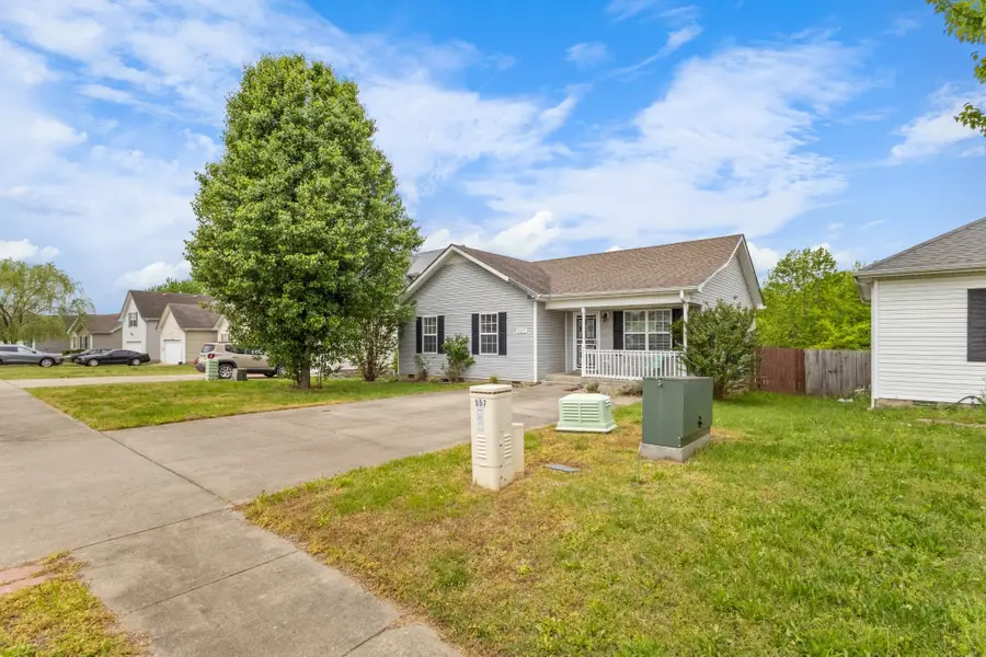 557 Oakmont Dr, Clarksville, TN 37042 - #3