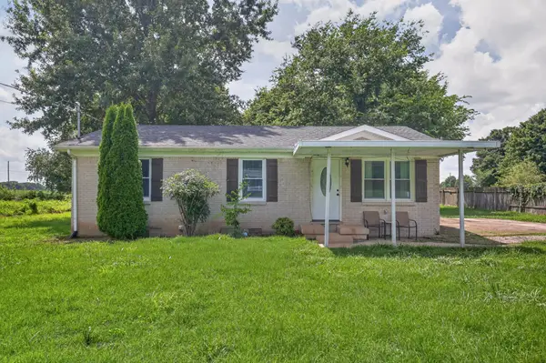 102 Lakeside Dr, Columbia, TN 38401