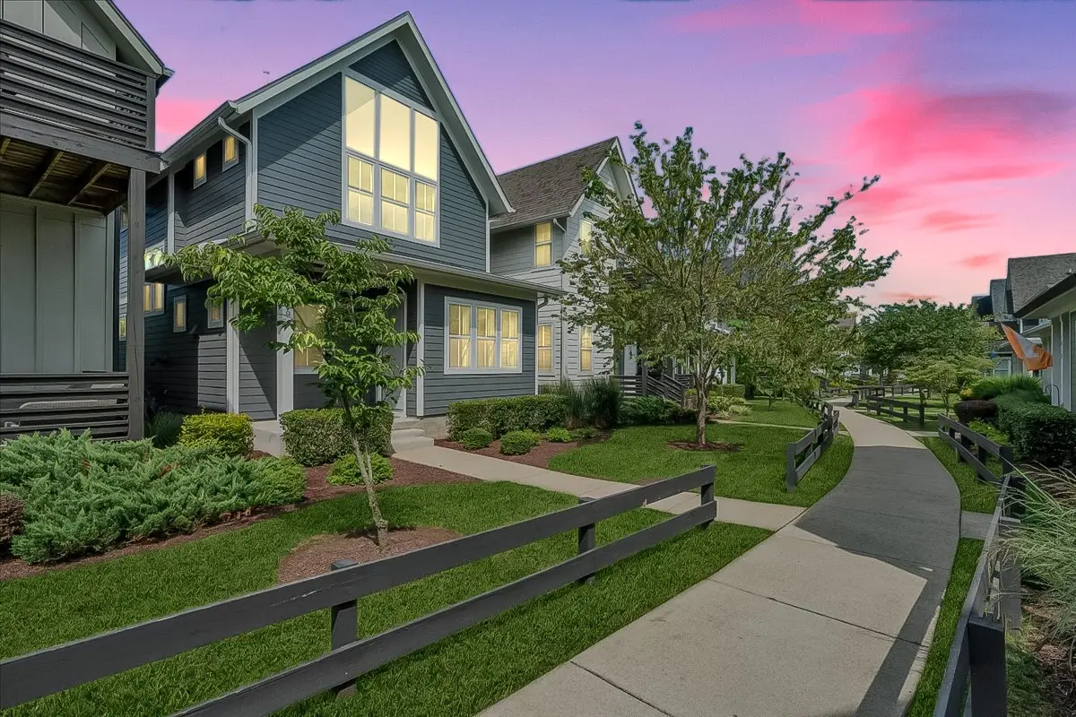 1079 Treaty Oaks Dr, Nashville, TN 37209 - #1
