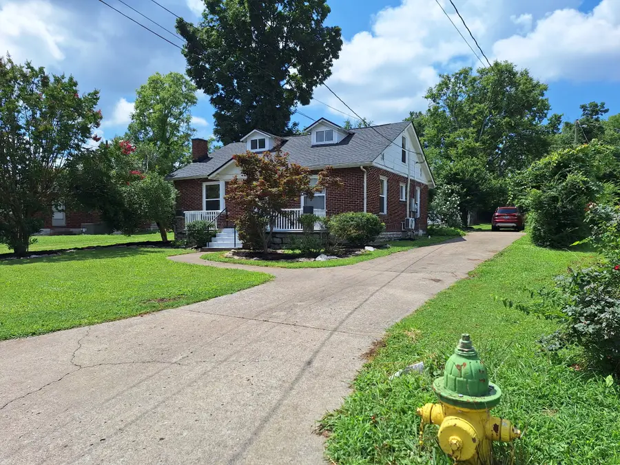 551 E Eastland St, Gallatin, TN 37066 - #3
