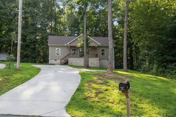 537 Lewis Ln, Charlotte, TN 37036