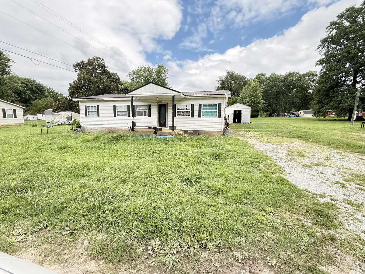 207 W Hill St, Cornersville, TN 37047 - #1