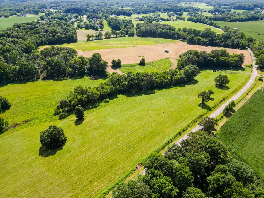 3966 Old Coopertown Rd, Springfield, TN 37172 - #2