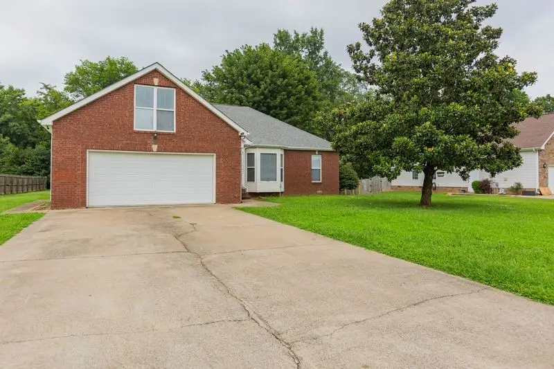 847 Isaac Dr, Clarksville, TN 37040 - #2