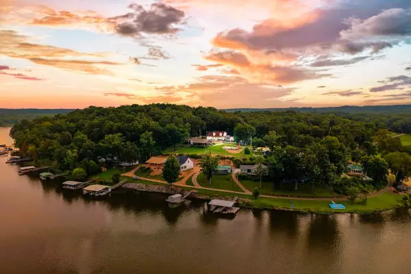 96 Quail Ln, Camden, TN 38320