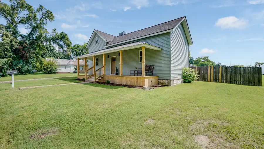 423 Anderson St, Gallatin, TN 37066 - #3