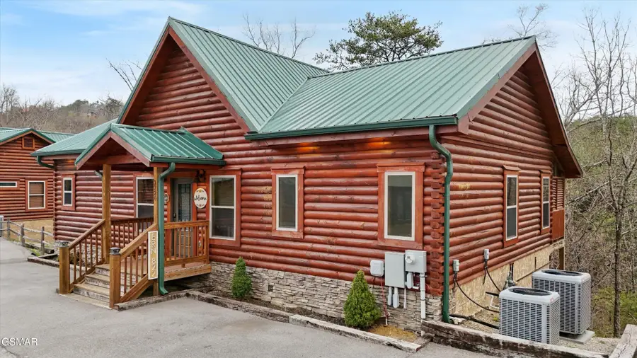3226 White Falcon Way, Pigeon Forge, TN 37862 - #2