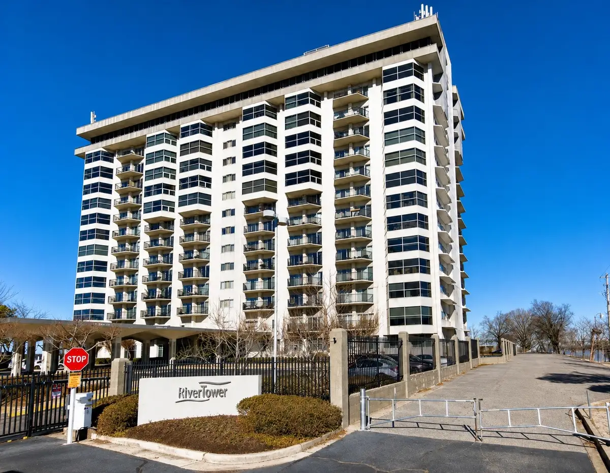 655 S Riverside Dr #204, Memphis, TN 38103 - #1