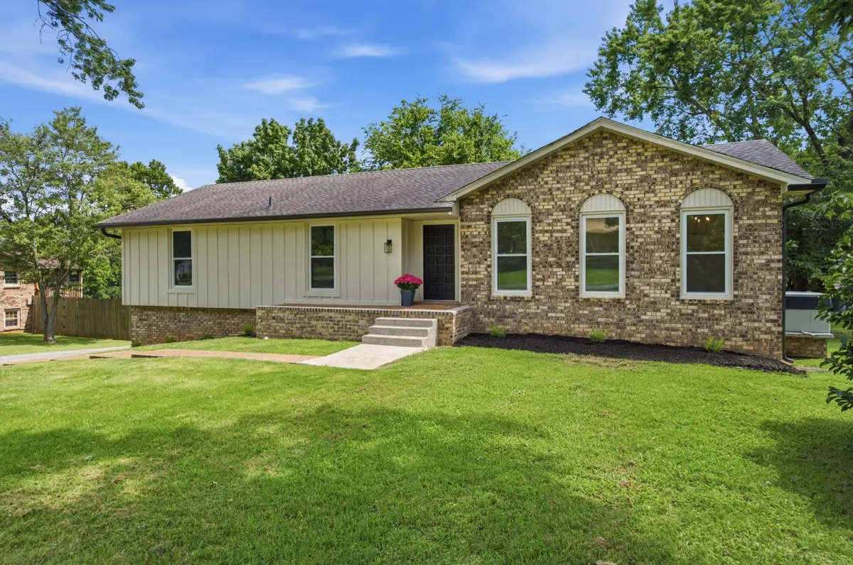 1025 Woodmont Dr, Gallatin, TN 37066 - #1
