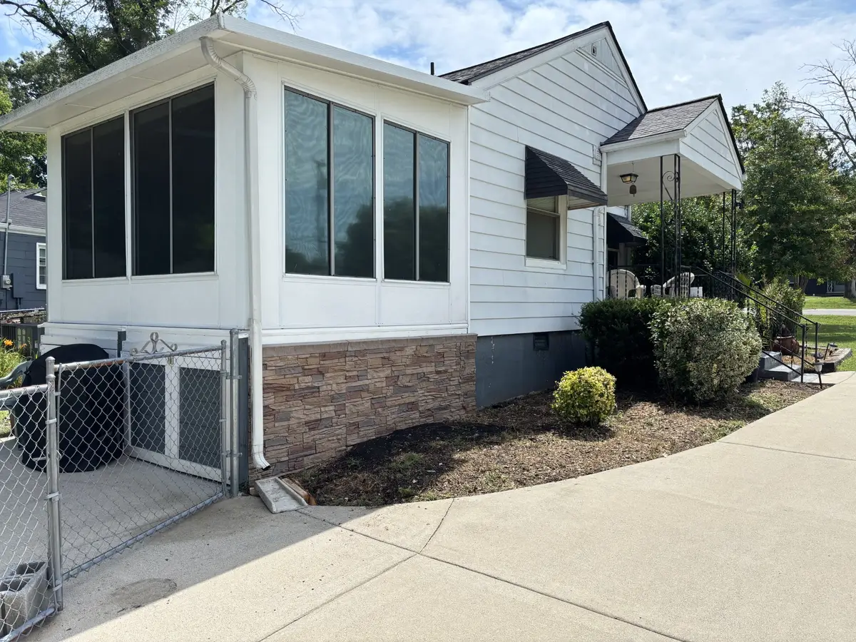 2825 Surrey Rd, Nashville, TN 37214 - #1