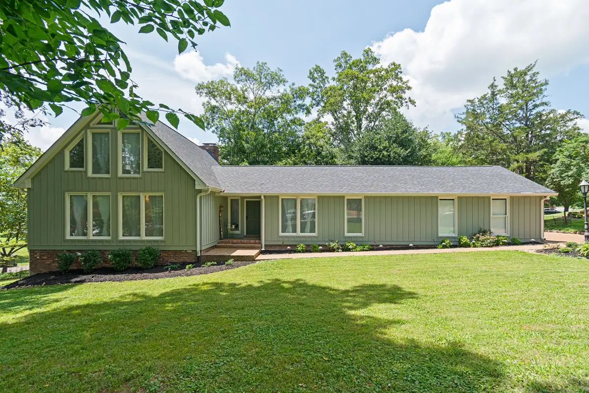 1058 Greenwood Ct, Gallatin, TN 37066 - #1