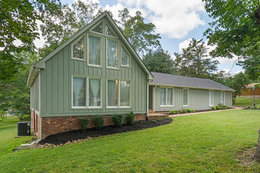 1058 Greenwood Ct, Gallatin, TN 37066 - #3