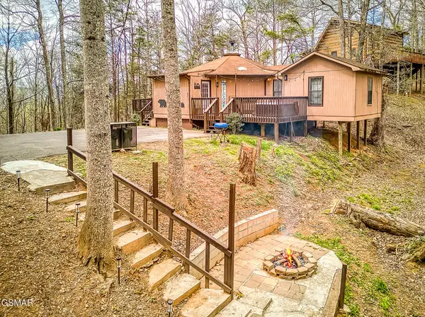 1071 E Foothills Drive, Gatlinburg, TN 37738