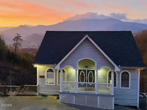 917 Wood Smoke Way, Gatlinburg, TN 37738
