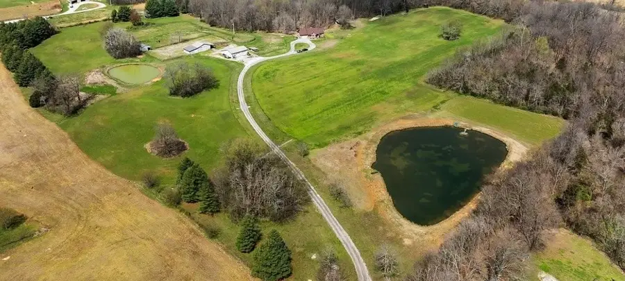 3055 Quisenberry Ln, Hopkinsville, KY 42240 - #3