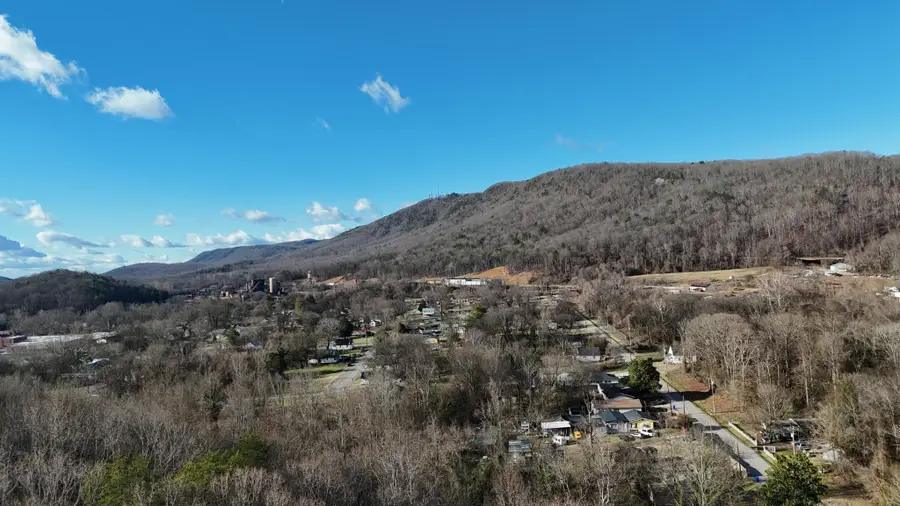 822 W Bates Street, Rockwood, TN 37854 - #3
