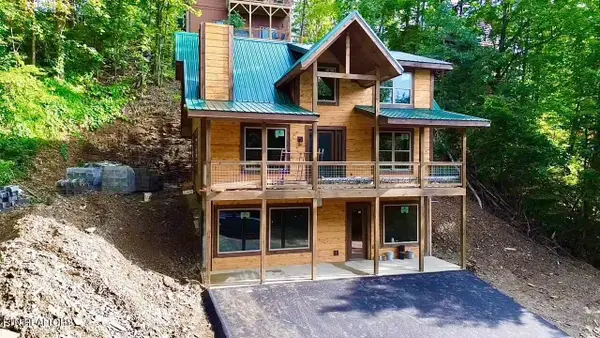 3210 Pine Way, Pigeon Forge, TN 37863
