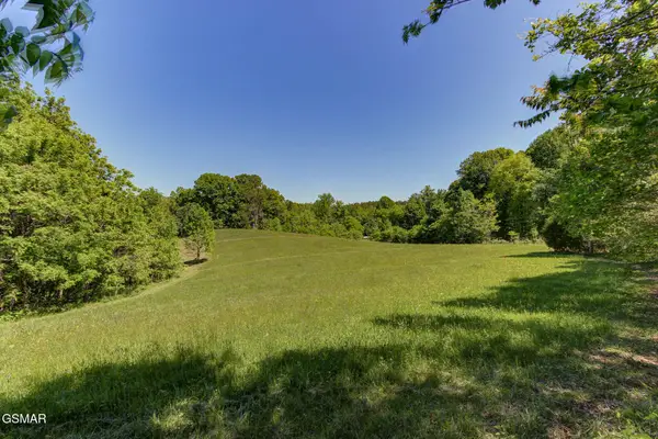 16 Thomas Cross Road, Sevierville, TN 37876