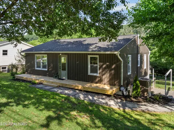 3100 Greenway Drive, Knoxville, TN 37918